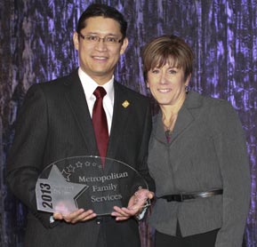 Photo of Ricardo Estrada accepting award